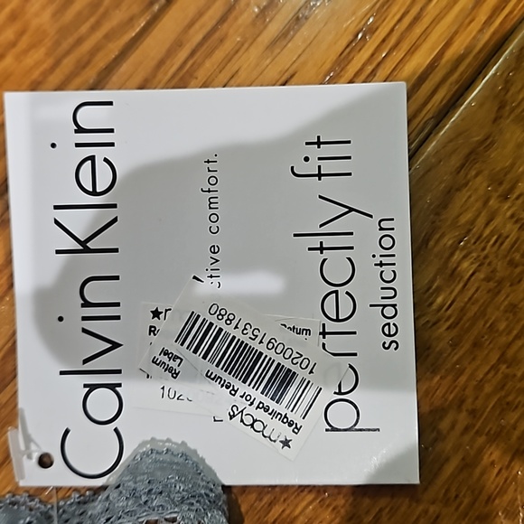 Calvin Klein Perfectly Fit Seduction Demi Plunge Bra NEW 36B - Picture 2 of 5